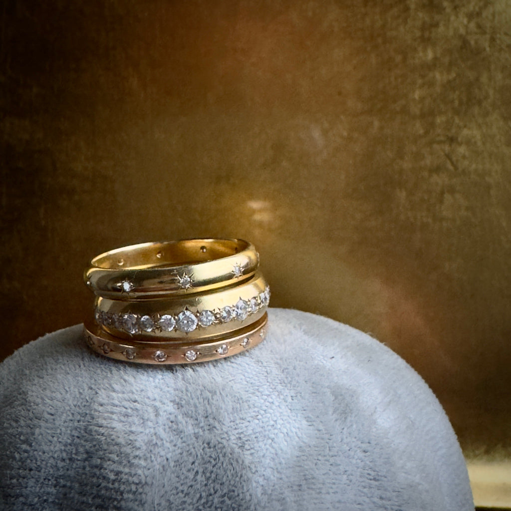 Tura Sugden 18k Yellow Gold Full Diamond Cloak Band Ring  - 4mm