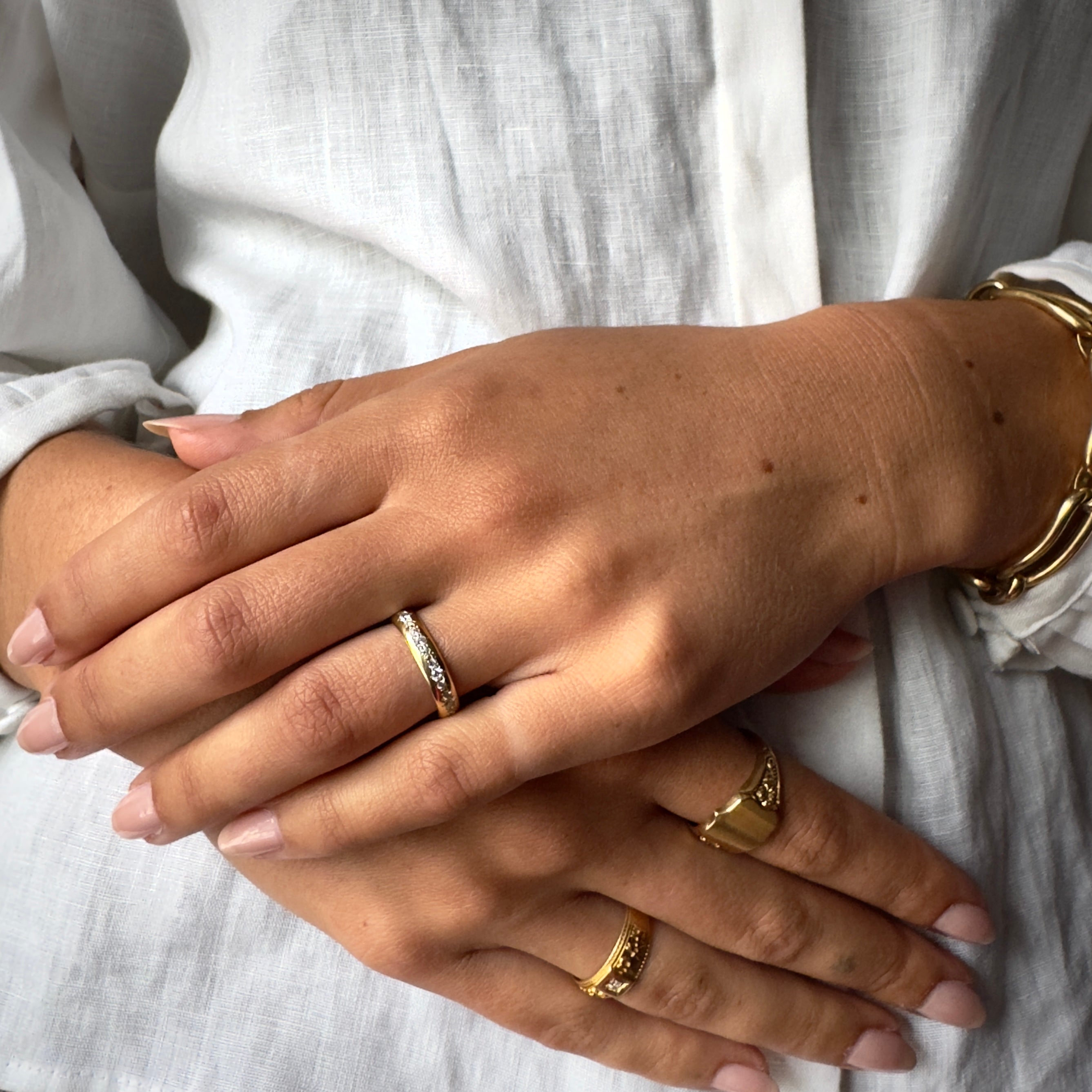 Tura Sugden 18k Yellow Gold Full Diamond Cloak Band Ring  - 4mm