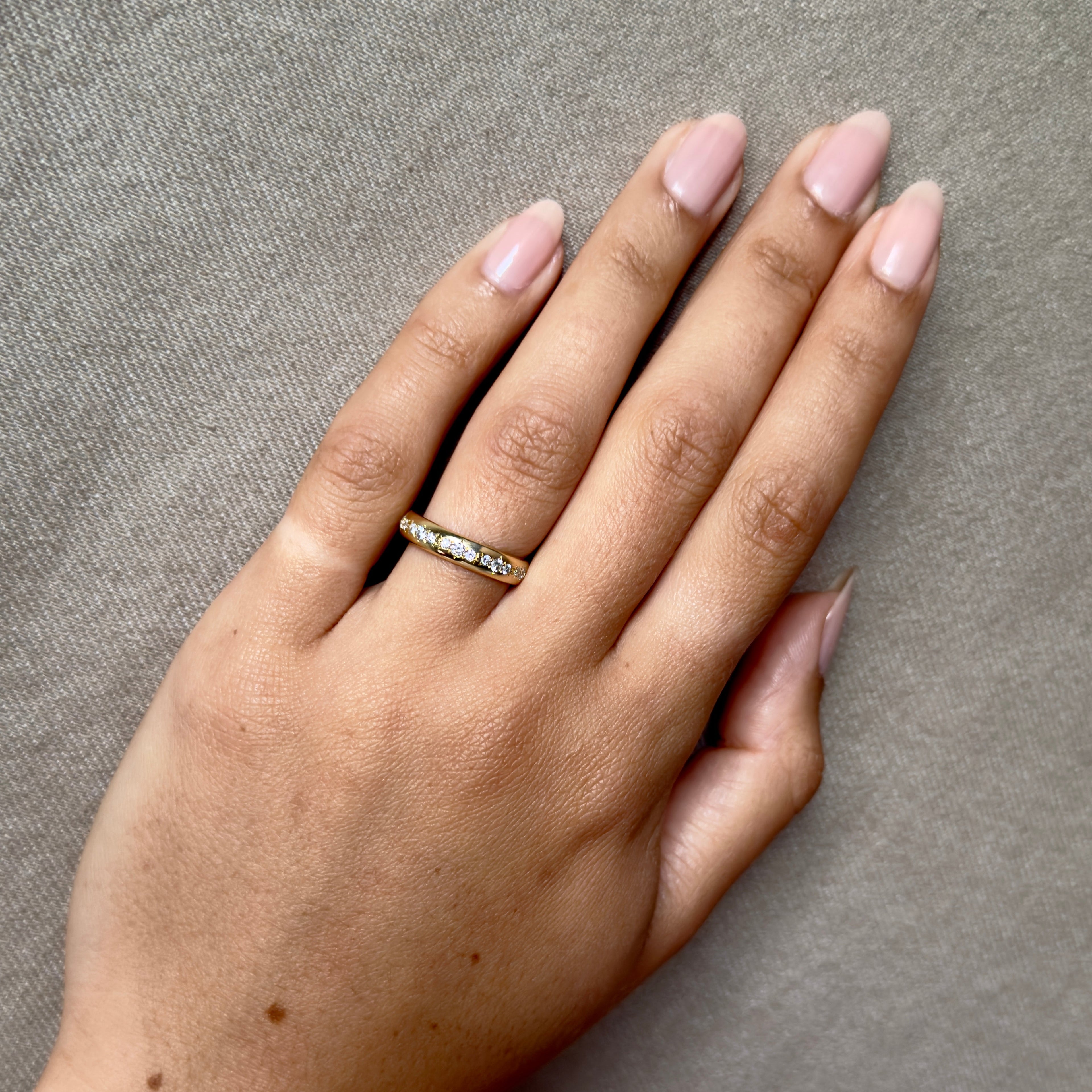 Tura Sugden 18k Yellow Gold Full Diamond Cloak Band Ring  - 4mm