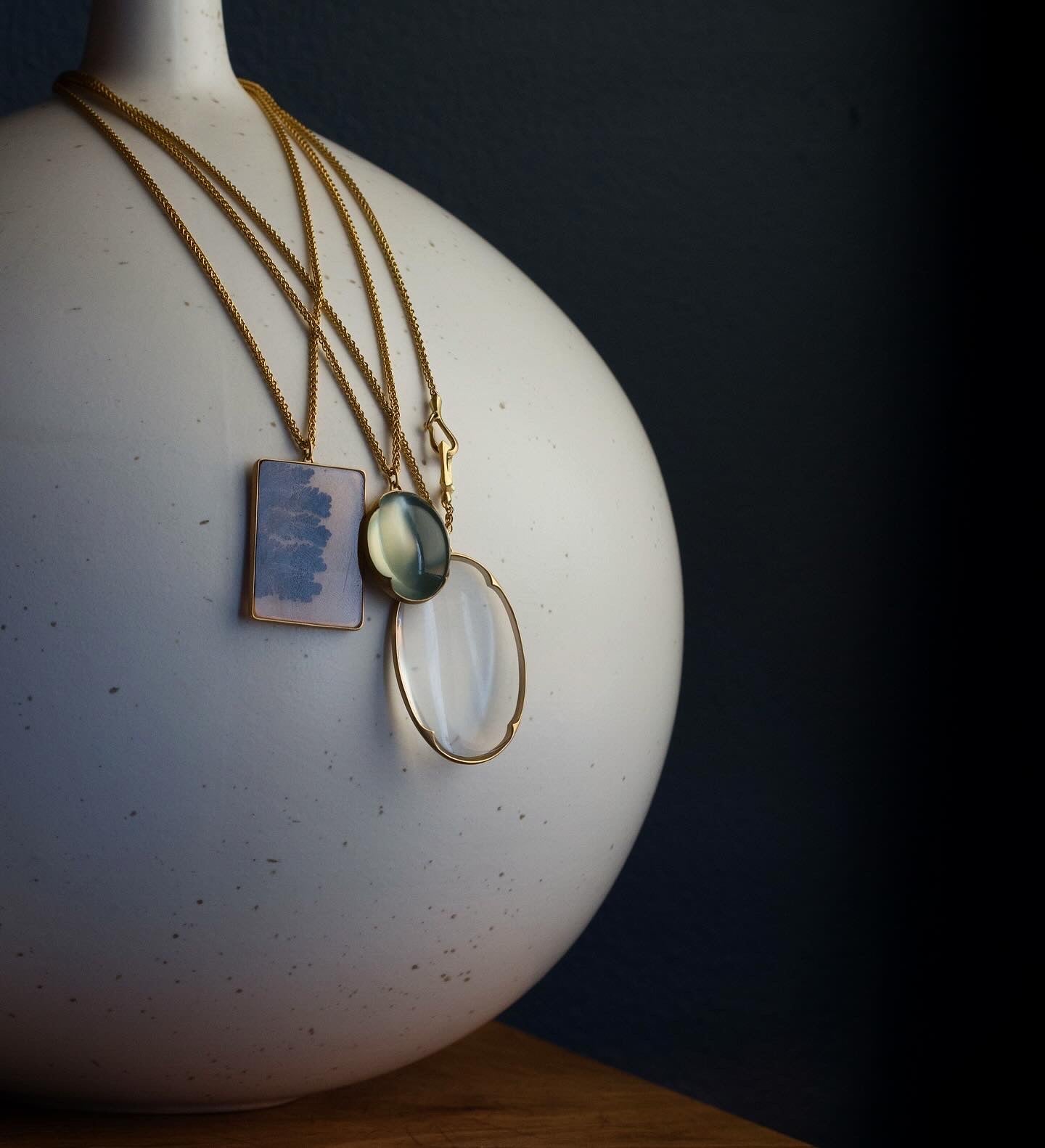 Gabriella Kiss 18k Oval Ceylon Moonstone Pendant Necklace- 18